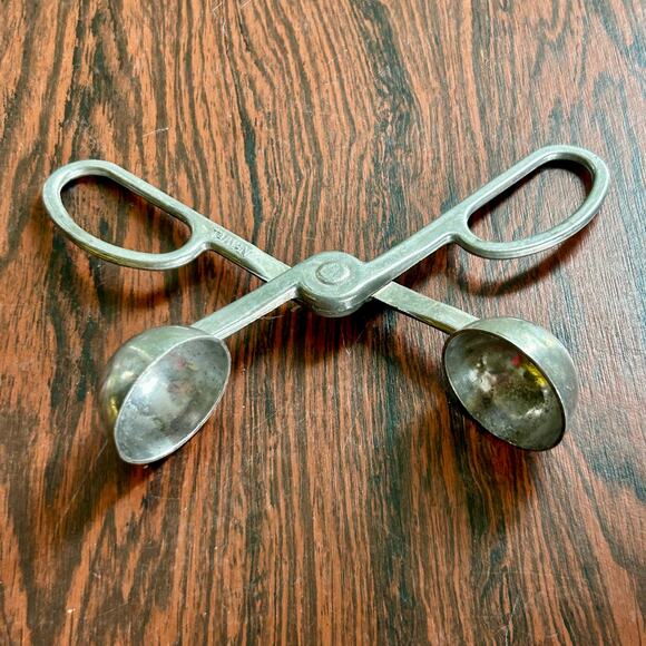 Vintage Metal Meatball Tongs – Mid Century Food Scoop Tool Taiwan Kitchen Gadget - Picture 4 of 8